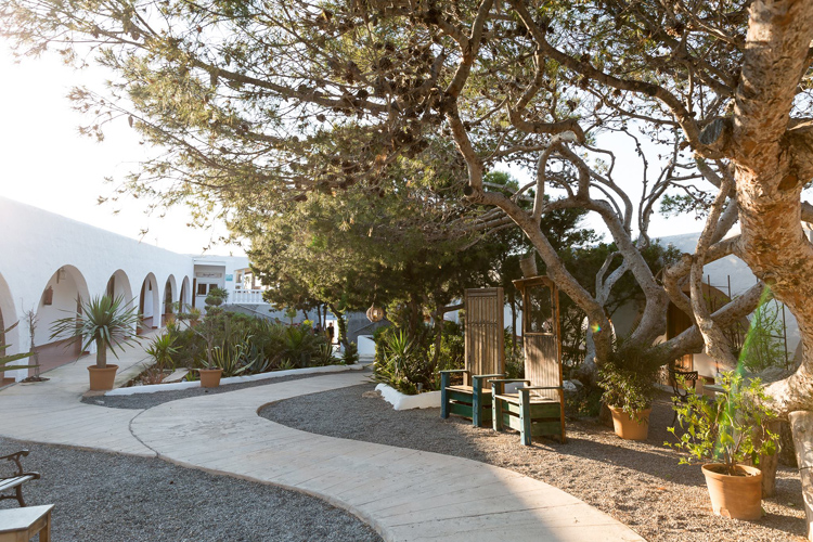 jardin hotel vistas mar ibiza abierto todo el año hostal la torre