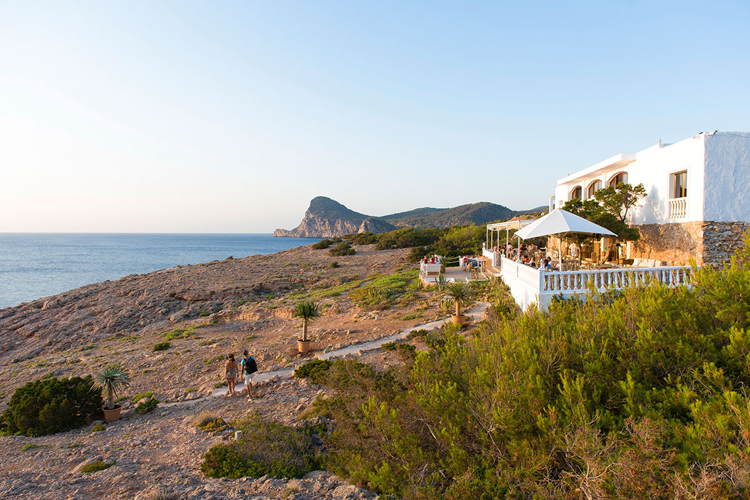 terraza hostal la torre ibiza