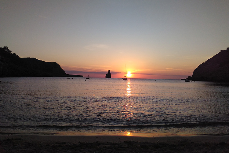 T calas playas septiembre benirras