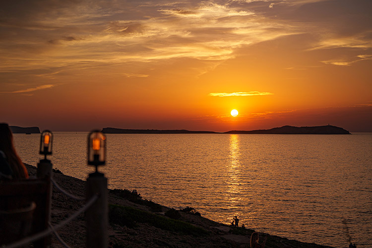 T late lunch atardecer ibiza invierno