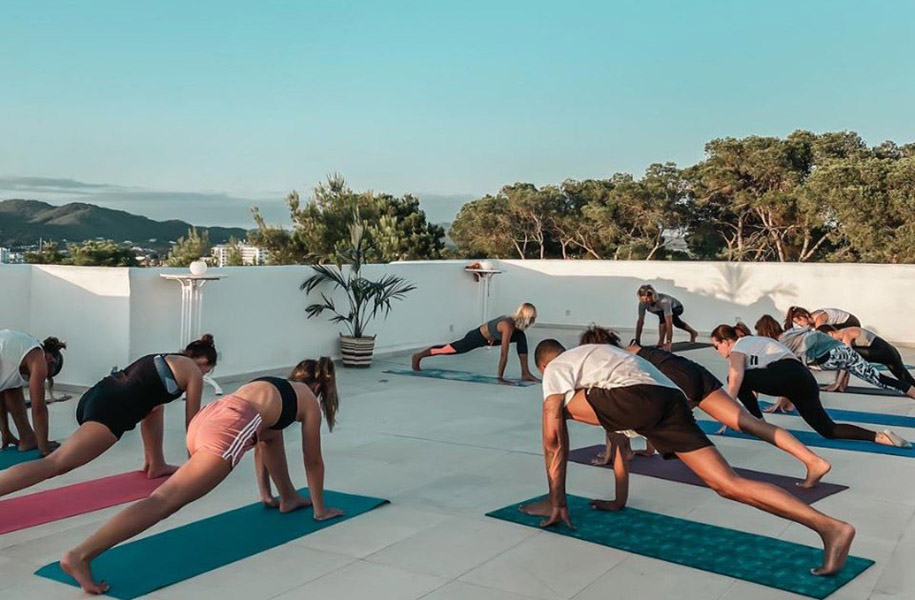 t lugares moda ibiza yoga