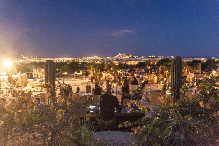 cena a la parrilla en Ibiza agosto